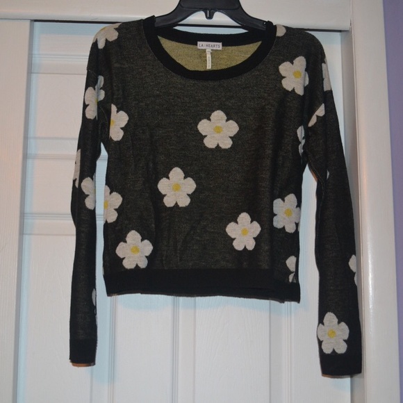 Black Crop Top with Daisies - Picture 1 of 5